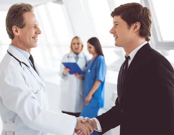 <p>Es la persona responsable de integrar un enlace de trabajo entre Grupo Oroño y los distintos profesionales de la ciudad y de su zona de influencia.
<br>
<br>Esta persona tiene a su cargo todo el manejo relacional con los distintos profesionales, instándolos a formar parte de una red de atención y de derivación. De esta manera, Grupo Oroño marca una presencia en toda la región al mismo tiempo que concentra el tratamiento de los casos complejos que sus características prestacionales pueden atender, configurando a la vez un esquema atencional integrado en toda la zona.
<br>
<br>El API reviste ribetes fundamentales puesto que será el enlace con las distintas áreas de actividad de la institución a las que tendrá acceso el profesional. </p>