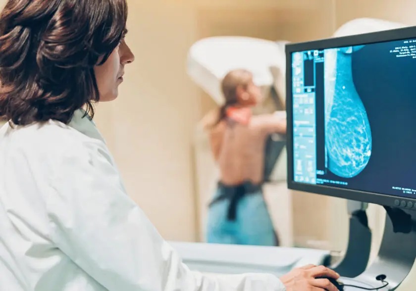 Primera Biopsia por Mamografía con Contraste en el país.