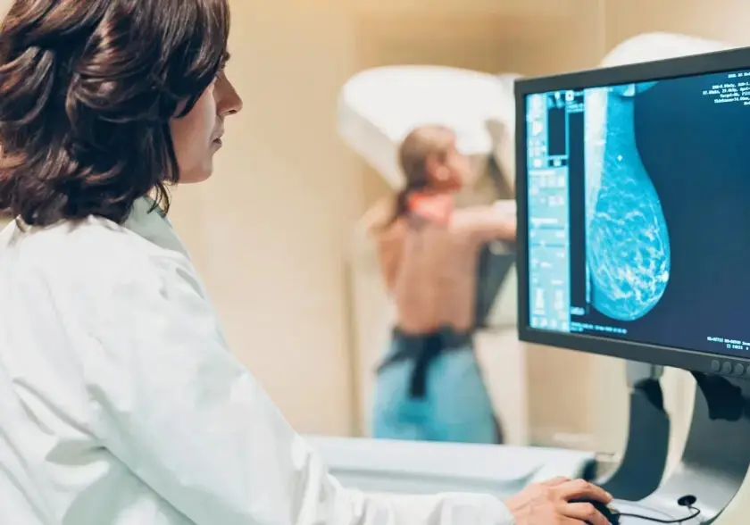 Primera Biopsia por Mamografía con Contraste en el país.