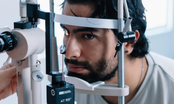 El desafío de la nitidez visual: cómo los controles periódicos previenen el avance de la presbicia y el astigmatismo
